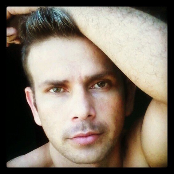 Sou o que sou, nao mudo por niguem, melhoro por poucos, ao menos tento....