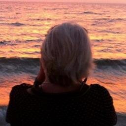 Cape Cod for new home, Vermont forever, Mom to 3 great kids, wife to 1 good guy, and a whole bunch of other stuff.