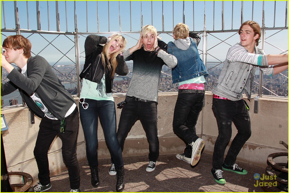 YOU JUST GOT A FREE FOLLOW. IF YOU WANT TO, FOLLOW MY ACTUAL ACCOUNT @1DJanoskiansR5