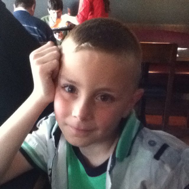 Hello ! I'm maroun and i always follow back ! xoxo !! 3