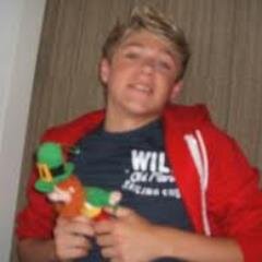 luv one direction
im 14
fav color blue kik me at just_a_simple_girl12