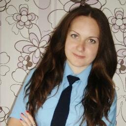 Учусь, обожаю собак,люблю есть здоровую пищю,увлекаюсь спортом