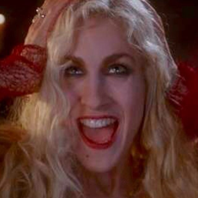 I am Sarah Sanderson of the Sanderson Sisters! With my looks and beautiful voice no boy can resist me!! #Rp