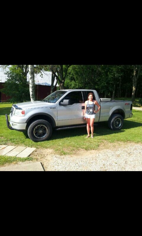 Country girl through and through. Farmer's daughter. #TeamBrunette #TeamCountry #CountryForever