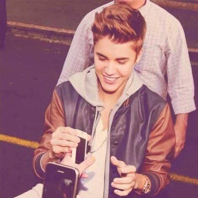 DO NOT FOLLOW THIS ACCOUNT. I GAVE YOU A FREE FOLLOW SO PLEASE FOLLOW: @biebers__OLLG ASK FOR A FOLLOW BACK!!!!