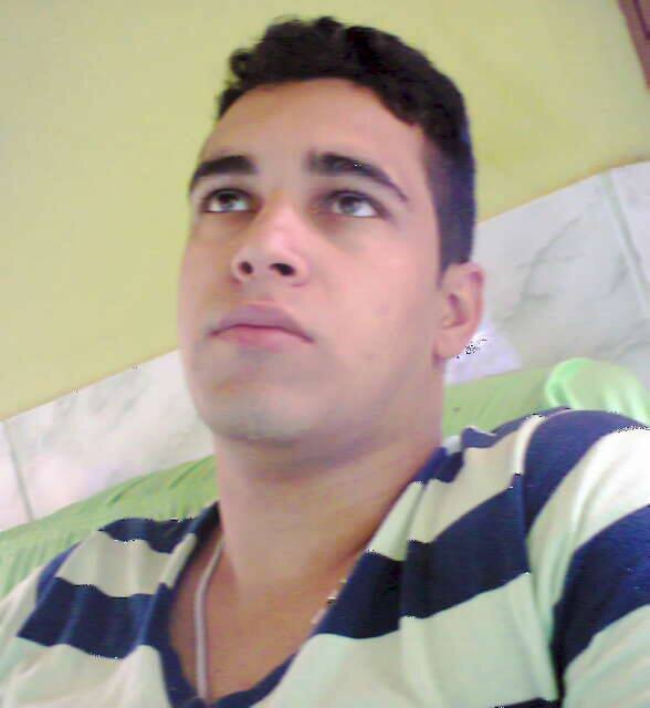 Eu não me vejo, longe de você
meu mundo perde a luz e a cor
Culpa do amor sz!!!

Capricórniano, romantico, ciumento...!