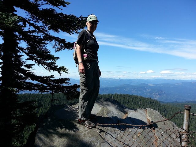 I enjoy cycling, walking, hiking, writing and bird language. I manage https://t.co/4eljVmZZ3J. In April 2017 I received an America Walks College Fellowship.