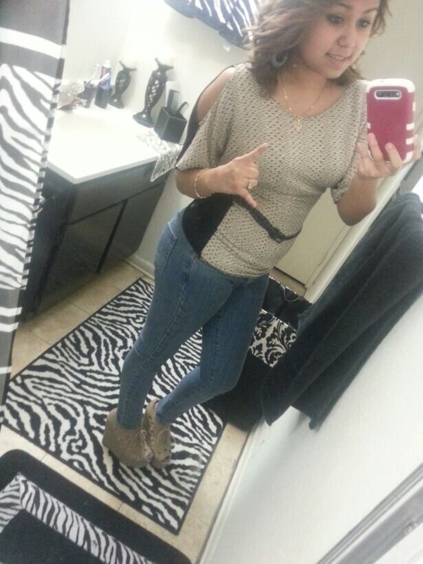 Follow Mee , iFollow Back ♥ Find me on facebook too ; Vanessa Roblero .. Kik me at ; coool_stoory_broo
