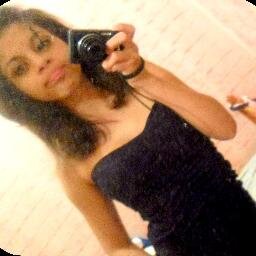 Justifique sua existência. Não peça nada, mereça tudo. Esteja, não seja. Morra de amor, viva, antes de morrer. (;
