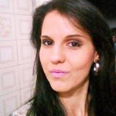 A menina que cresceu e virou mulher, que deixou de acreditar em conto de fadas, que começou acreditar que so o amor vence as dificuldades.!!
