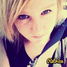 Keukou, si tu me follow, je follow back. Cause two can keep a secret
If one of them is dead..
