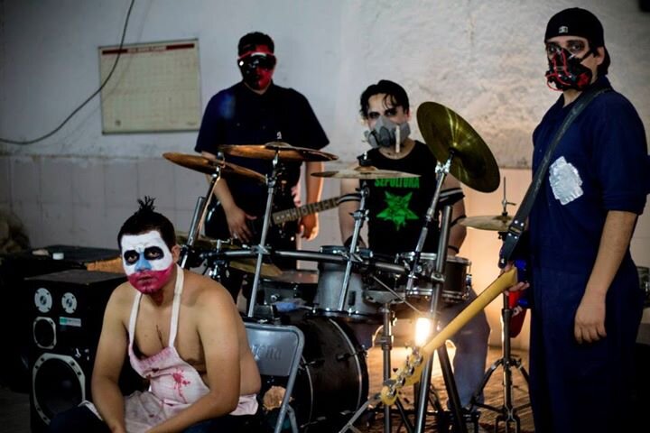 Vicarious
 Es una banda Chihuahuense de Hardcore con tintes de Metal Alternativo y algunos sonidos representativos de la década de los noventa.