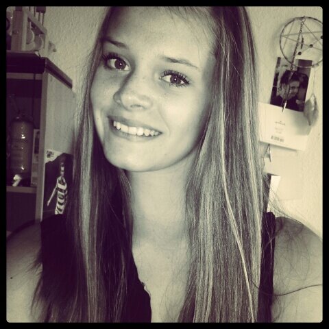 No one is perfect untill you fall in love with them. #iloveesinging.♡ #dutchgirl #msvduisburg