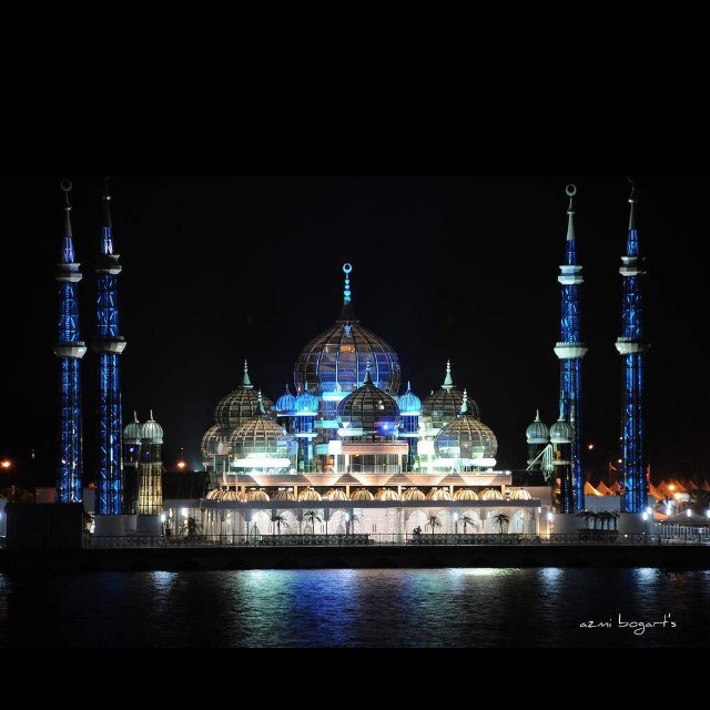 اليس الله بكاف عبده ويخوفونك بالذين من دونه ومن يضلل الله فماله من هاد ..