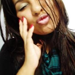 Estudante de Administração ,estágiaria, tenho 21 aninhos....sou amadora no canto..AMO MEU DEUS ♥