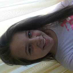 Bagunçeira, desastrada, atrapalhada, desorganizada, ciumenta, orgulhosa, irritante palhaça,Boba,Chata e Amiga   Sou tudo, menos perfeita.