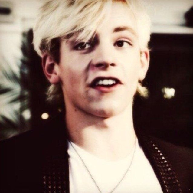 ItsNotAustinM's profile picture. Beanie's give me that warm, fuzzy feeling. It's pretty nice. -Descriptive roleplayer; does third or first POV; yeah, single-