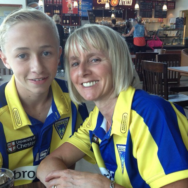 Warrington RLFC 💛💙 Everton FC 💙 Love my family