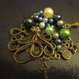 Jewellery maker. Dog lover. Geocacher #geocache #crafts #jewellery