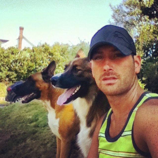 RiggyWonderbee's profile picture. Random tweets and all that hoop la