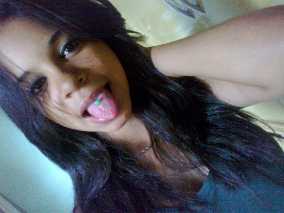 Hackearam meu outro twitter @AutenticatMF , to tentando recuperar .si poder segue ae . @DalesteBR amor além da vida ♥♥