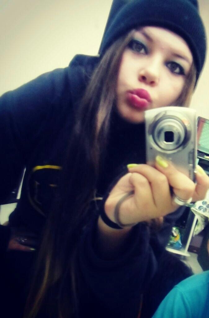 Siga a @fiintriste_