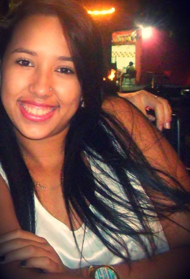 O segredo é lançar aquele sorriso, e deixar os curiosos se perguntando o que te faz sorrir.