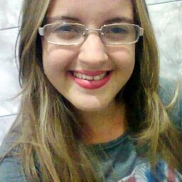 Eu não aceito uma vida infeliz. Em Deus eu busco a felicidade e Ele me quer feliz.