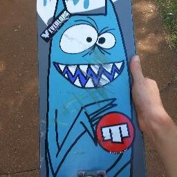 Só ando com meus amigos NKS, skate e musica na véia....