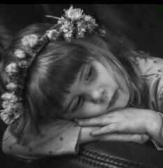 أحِبّ مَنْ أحَبنيّ وَ آنسى مَنْ تَركنيّ وَاكتُبُ لمنْ غَابّ عَني