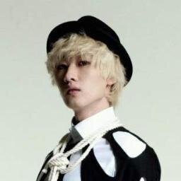 I was a friends of @ryeong9 
 we are super junior and love Allah ,rasulullah.Adhimas H.r