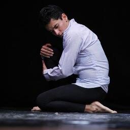 Bailarín deportado. Músico y Cantante. Profesor principiante y Licenciado por iniciativa.