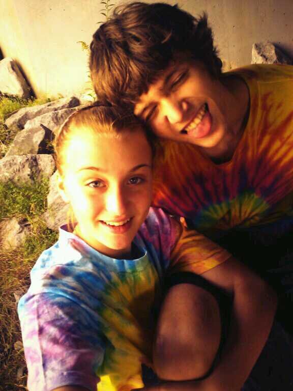 please fallow me for good tweets ill follow back 3