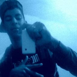 ñ acredite em amor perffeito, pois mts vezes o
imperfeito é q vai te amar perfeitamente.