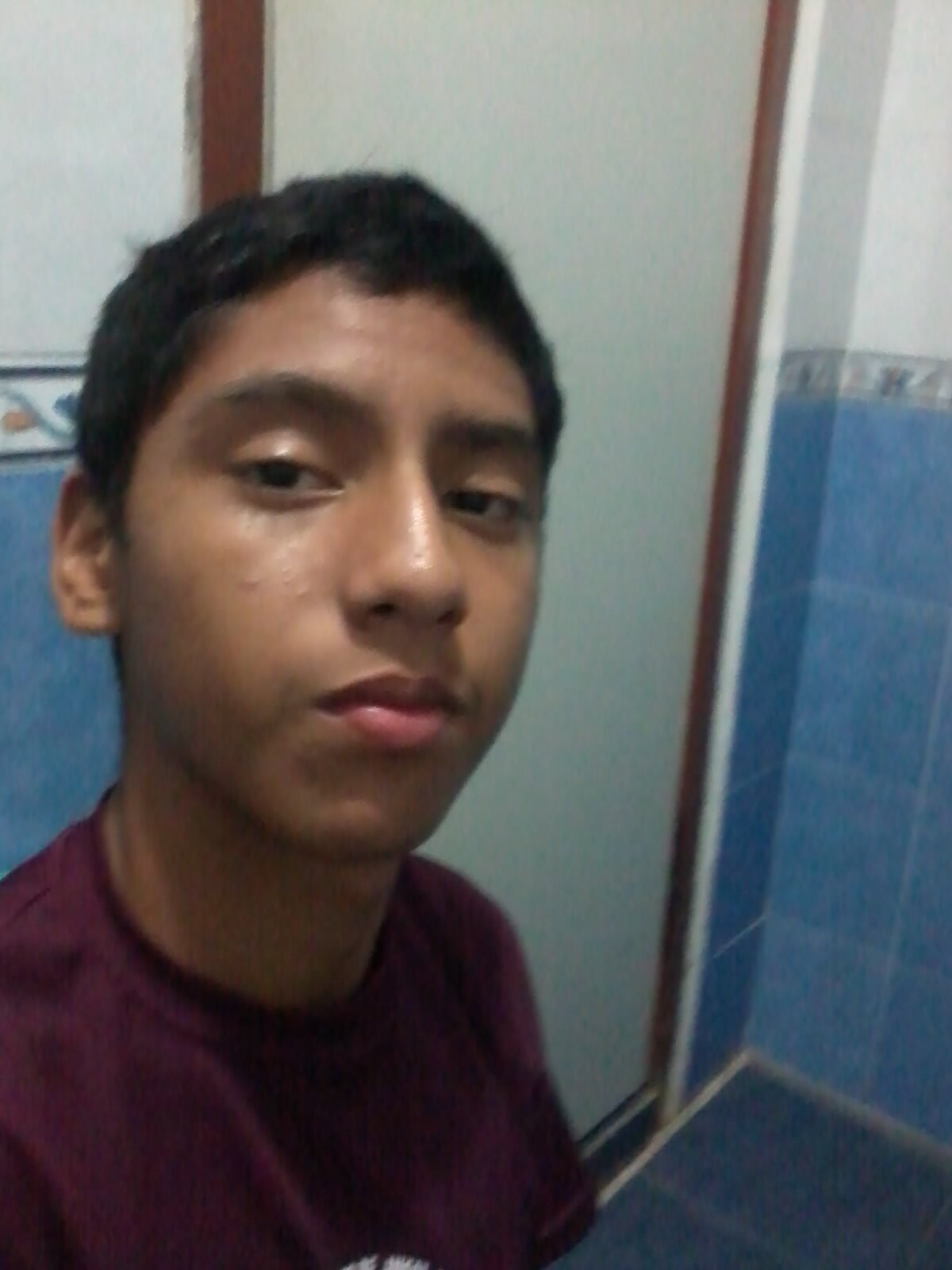 Soy alegre,me llevo bien con mis amigos.....si me siguen les sigo!!!