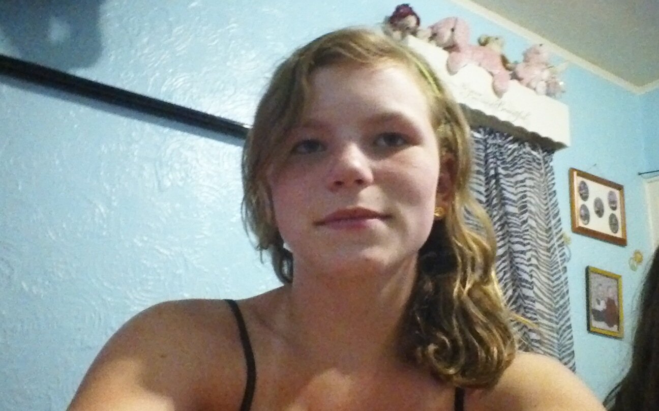 Follow me i will follow back!I can sing!!:)Always ready to chat.Love to hang out with friends.Follow my friends!;)