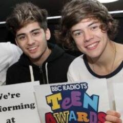follow @nudehoran