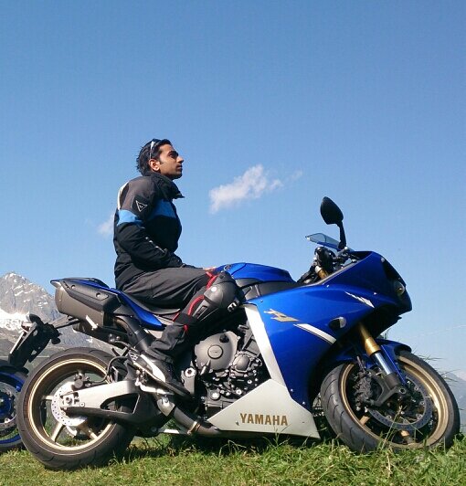 thebikeoholic's profile picture. 4 wheels move the body.
2 wheels move the soul.