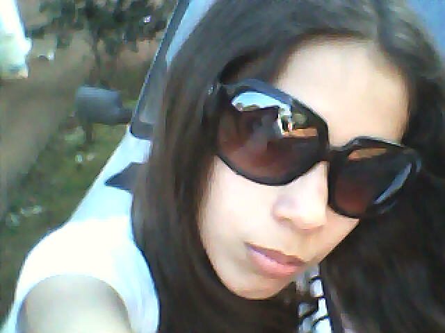 oiii meu nome é laura moro em Brasil ...meu esporte favorito é volei .amo batatas fritas e pizza .amo muito one direction