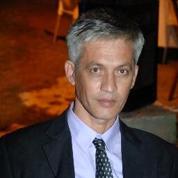 شاعر وكاتب رأي writer and poet
