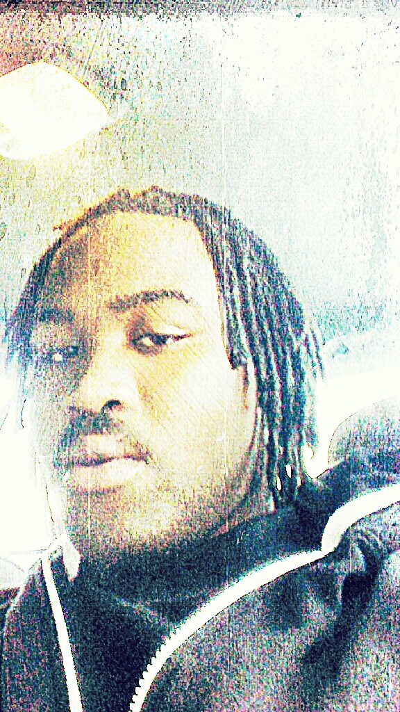 A rapper an engineer from alabama luv to make gud music.