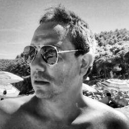 Graduado en Humanidades autor de las novelas No tienes por qué hacerlo y Lobos #notienesporquehacerlo para adquirir la novela https://t.co/4M9nRNJtgD…