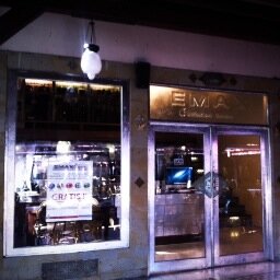 Apple Authorised Reseller, Warung Made's Seminyak Bali No Telp 0361-735005 email emaxbali@mail.com