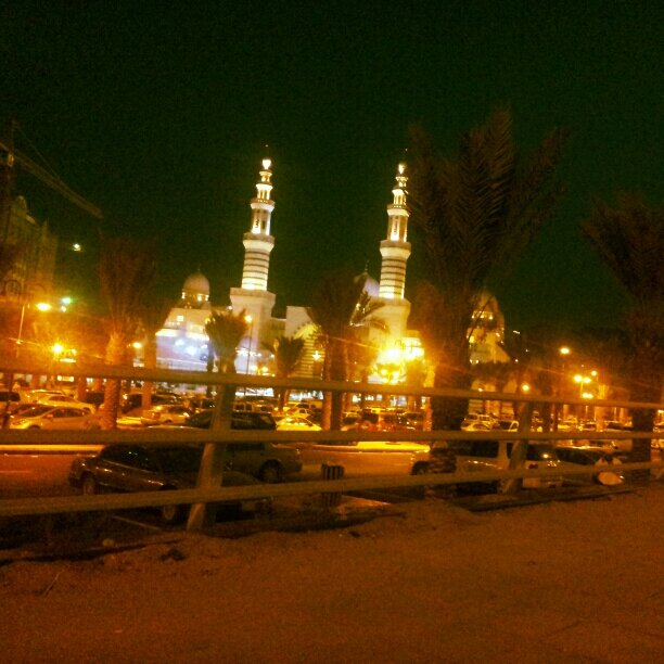 و عند الله لا تموت الأمنيات ما دامت محفزفه بالدعوات الصادق