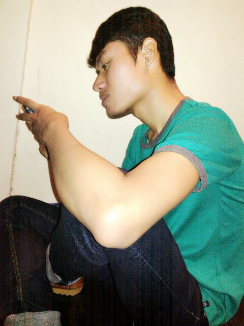 Im Indonesian !! follow me, and ill follow back you .. ask me please.. keep friendly