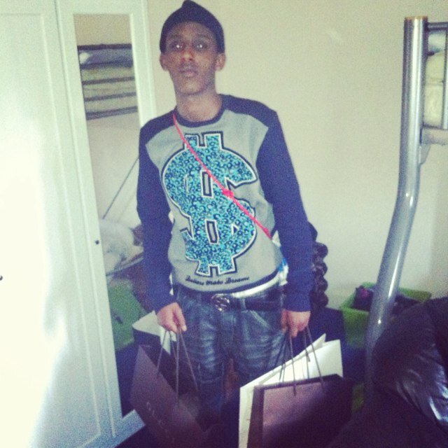 Follow back as soon as u touch my profile...dont be a sideman