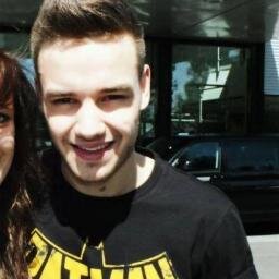 I just give you a free follow so now go follow @mullingarwife She follows back, just ask:)