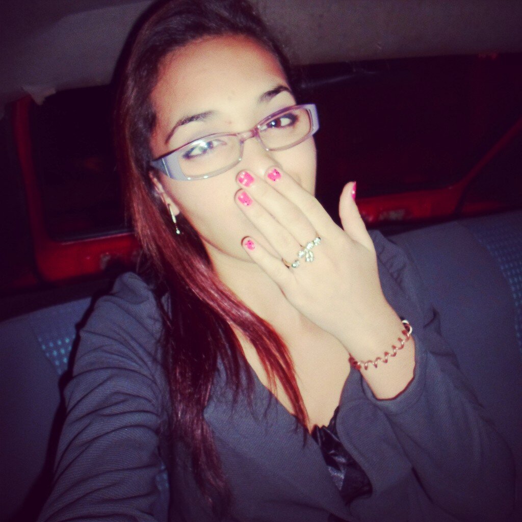 Quem sou eu ? ' aquela que está acima de você :B e abaixo de Deus . aquela que é convidada pra colunas viip - Eu sou TUDO (y)' Eu não me acho -  Sou realista !