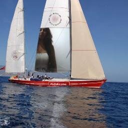 sou uma mulher eterna apaichonada, sou carinhosa amo amar intençamente, ser verdadeira sempre adoro fazer amizades e trocar esperiencias de vida ,se amada .