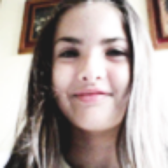 Oi meu nome é Vivi, moro no orfanato Raio de Luz e tenho um sonho, ser modelo. Me siga se você quiser me conhecer melhor.
